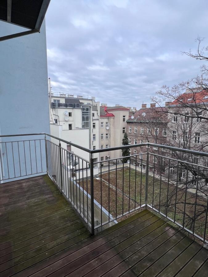 Delightful 1 Bedroom Near Schoenbrunn And Westbahnhof With Big Porch Bécs Kültér fotó