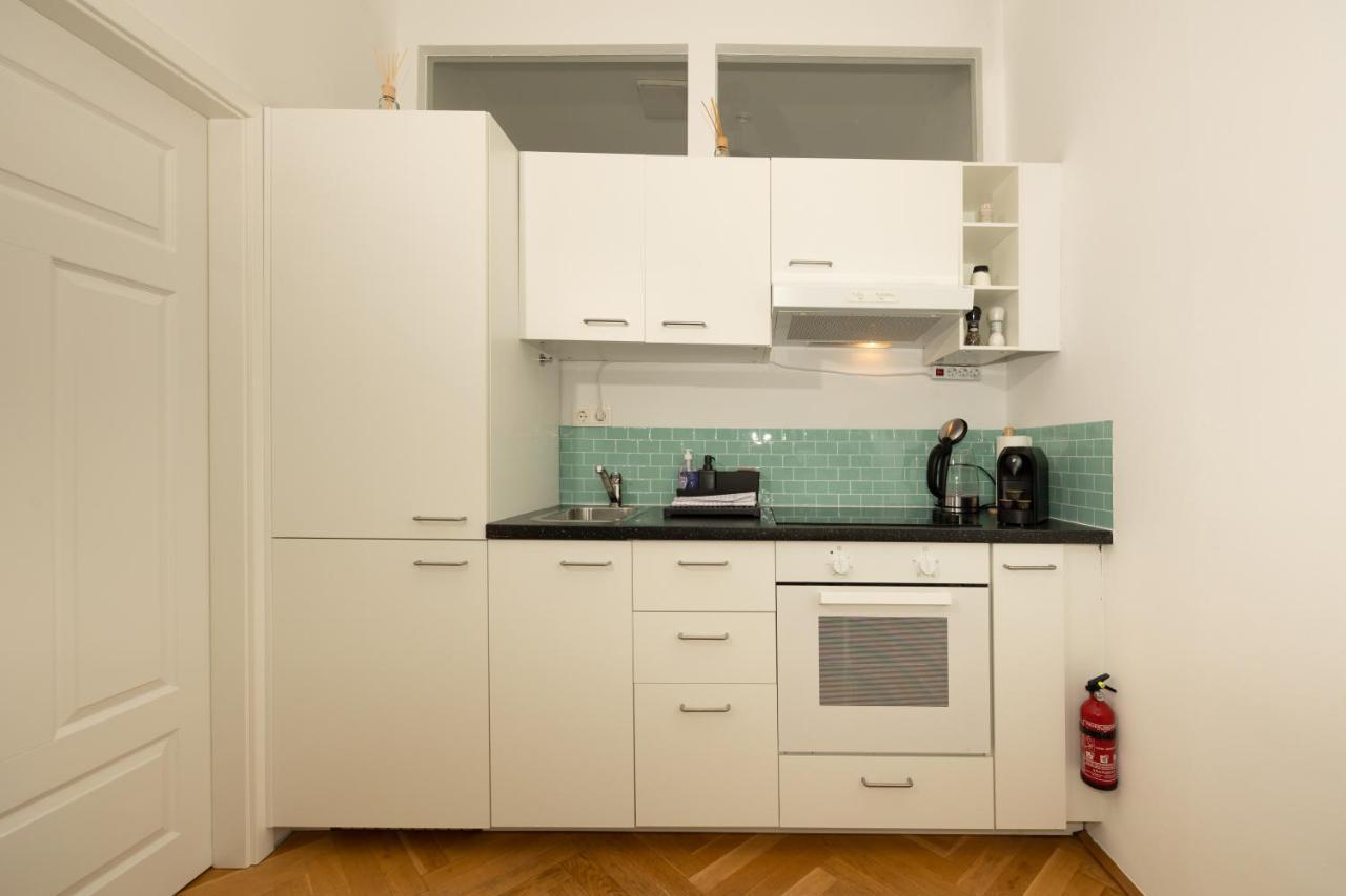 Delightful 1 Bedroom Near Schoenbrunn And Westbahnhof With Big Porch Bécs Kültér fotó
