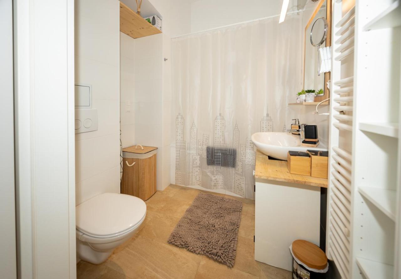 Delightful 1 Bedroom Near Schoenbrunn And Westbahnhof With Big Porch Bécs Kültér fotó