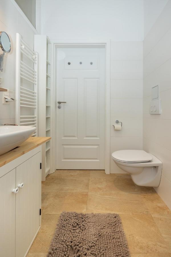 Delightful 1 Bedroom Near Schoenbrunn And Westbahnhof With Big Porch Bécs Kültér fotó